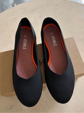 Athmile Black Knit Slip-On Flats.